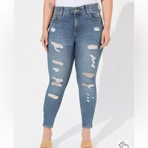 TORRID Bombshell Cropped Skinny Jeans